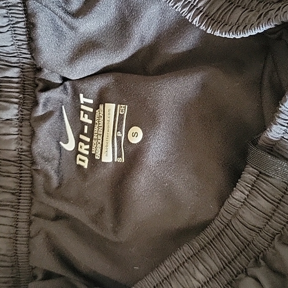 Bundle-Nike shorts - Picture 5 of 7